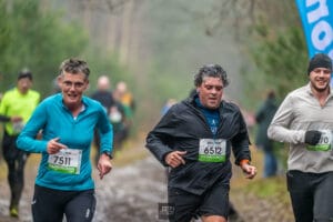 Lopen met een groep bij de Snoeren Mastboscross